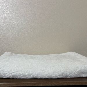 Bella Notte Vintage Elegant White Textured Throw Blanket